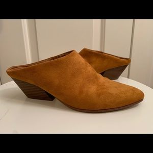 Slip-on Mustard Mules